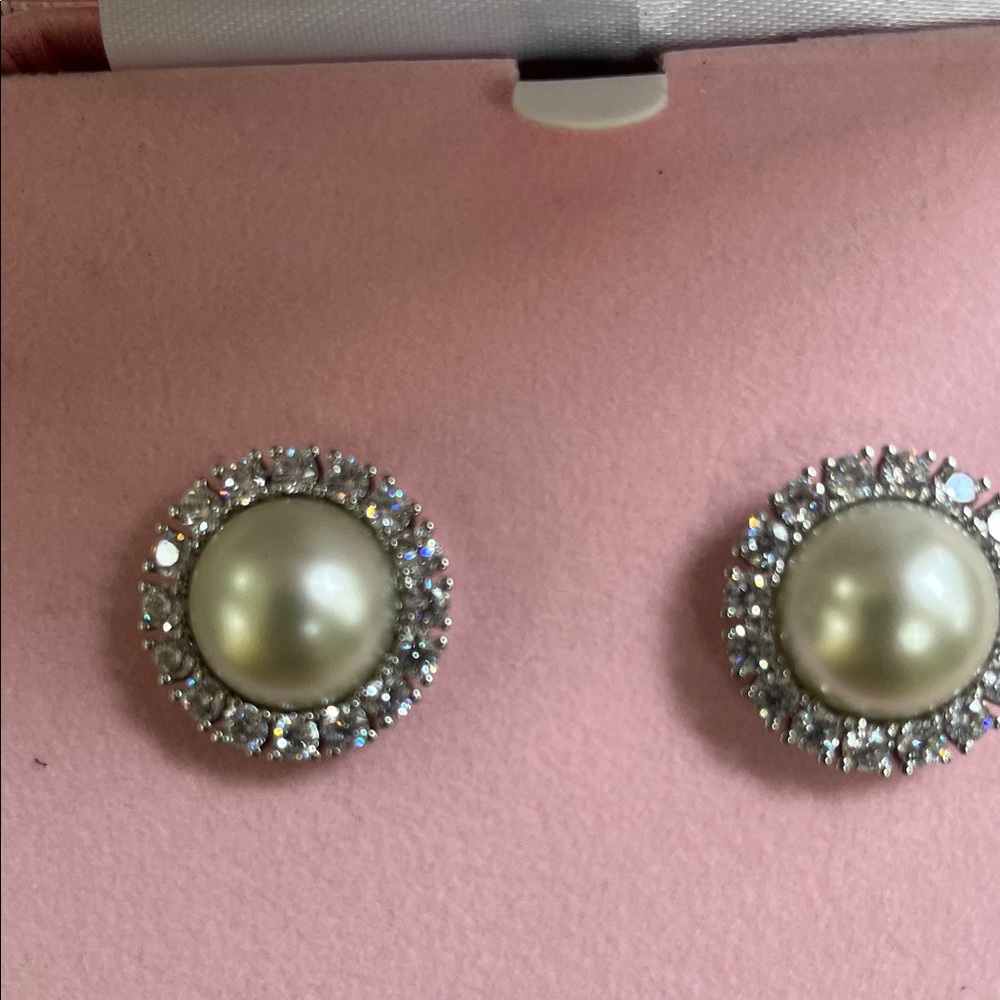 Camrose & Kross Audrey Hepburn Pearl Earrings - Picture 2 of 4